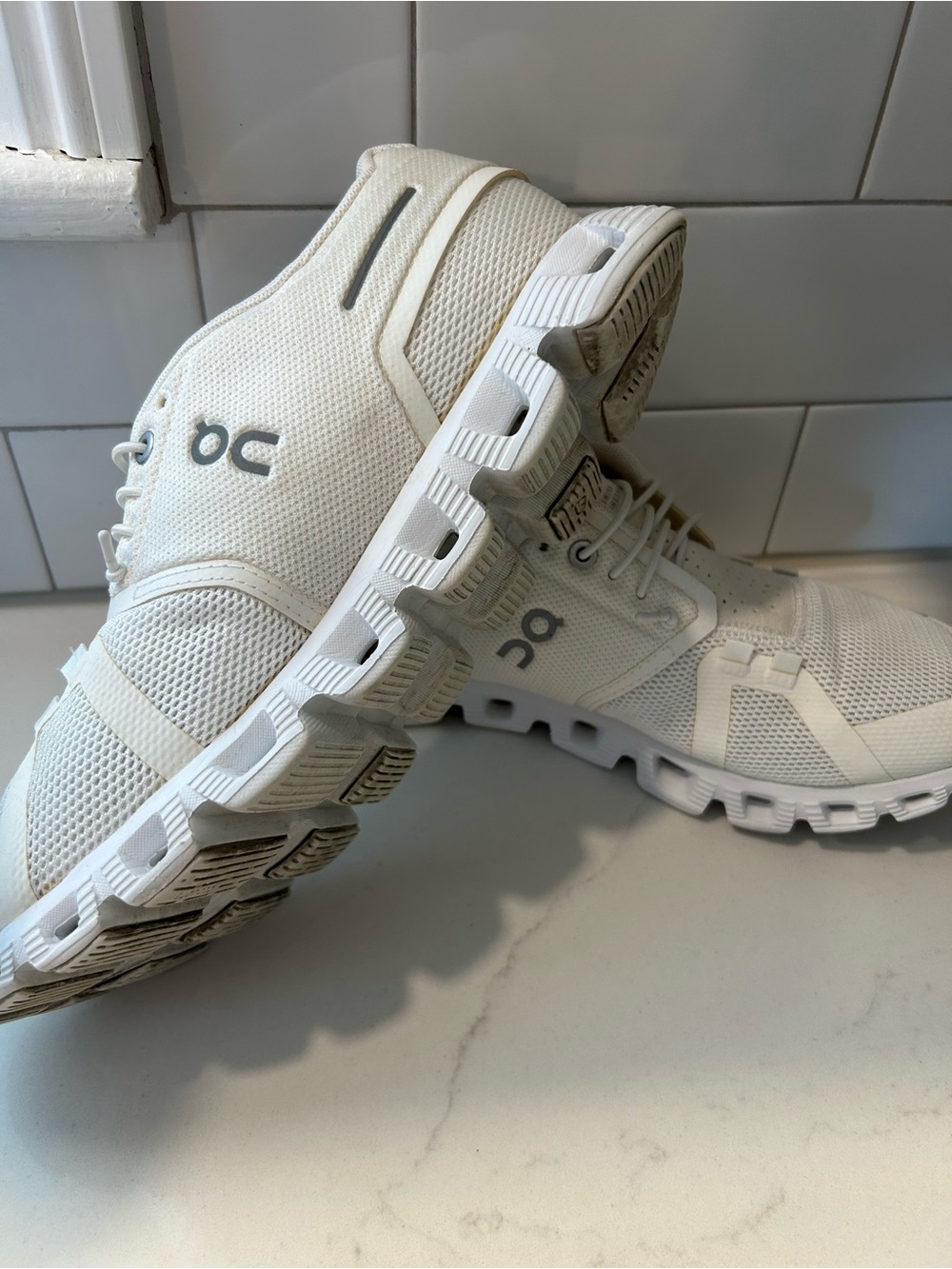 On cloud shoes - Picture 4 of 8